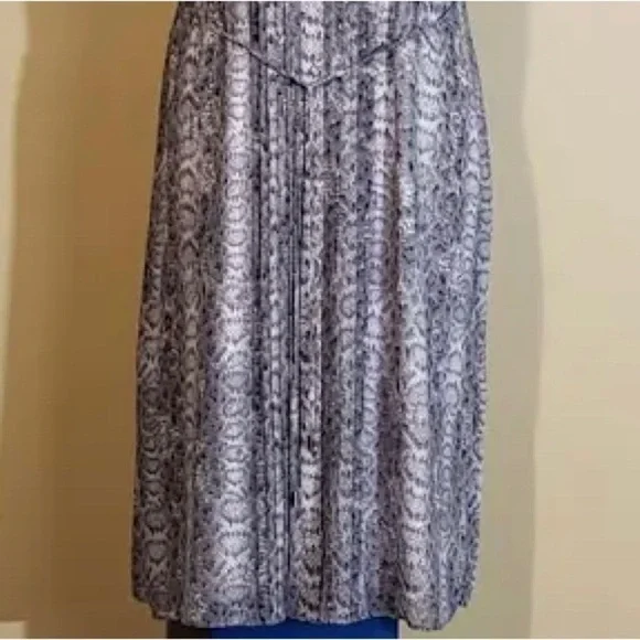 Reitmans Dress. Python print mid length - Picture 4 of 4